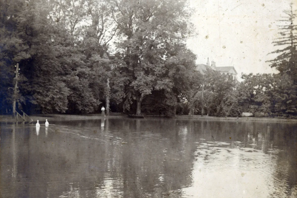 A Cziráky-kastély parkja, 1920-as évek