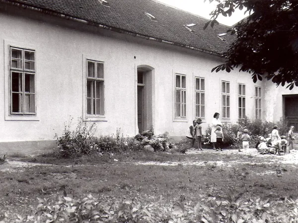 Iskolaudvar